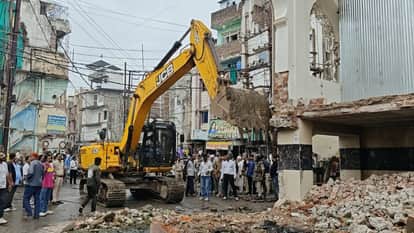 ujjain kd gate madina masjid road widening municipal corporation jcb action