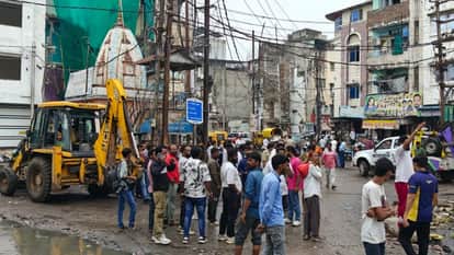 ujjain kd gate madina masjid road widening municipal corporation jcb action
