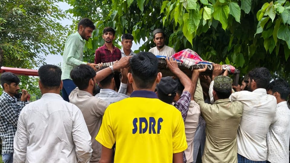 Kotdwar News Mother and one year daughter died due to drown into river before birthday