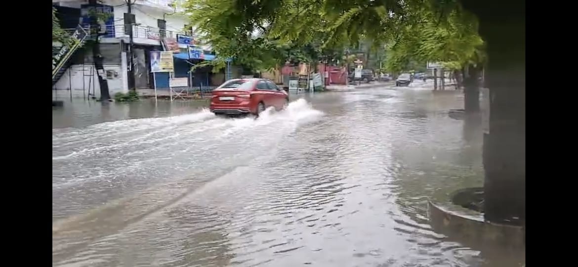 Severe Waterlogging in Panki MIG Area, Roads Submerged After Overnight Rain