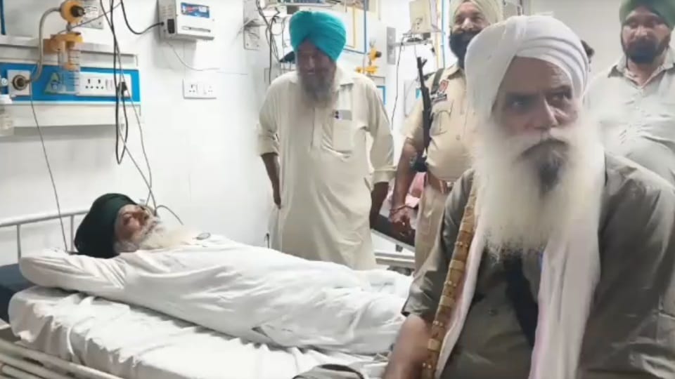 अस्पताल में भर्ती किसान नेता