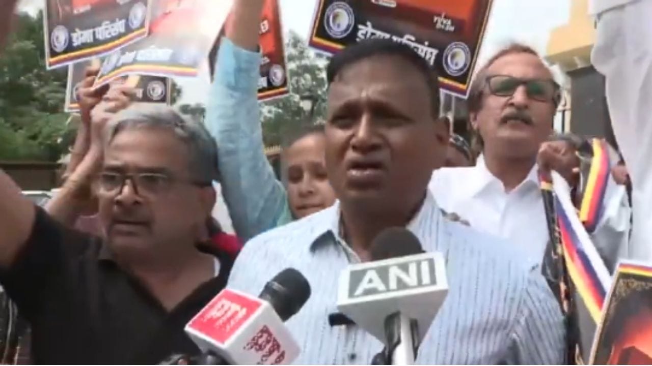 Delhi Police detained Congress leader Udit Raj who was protesting outside RSS headquarters