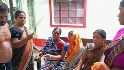 रोते-बिलखते परिजन