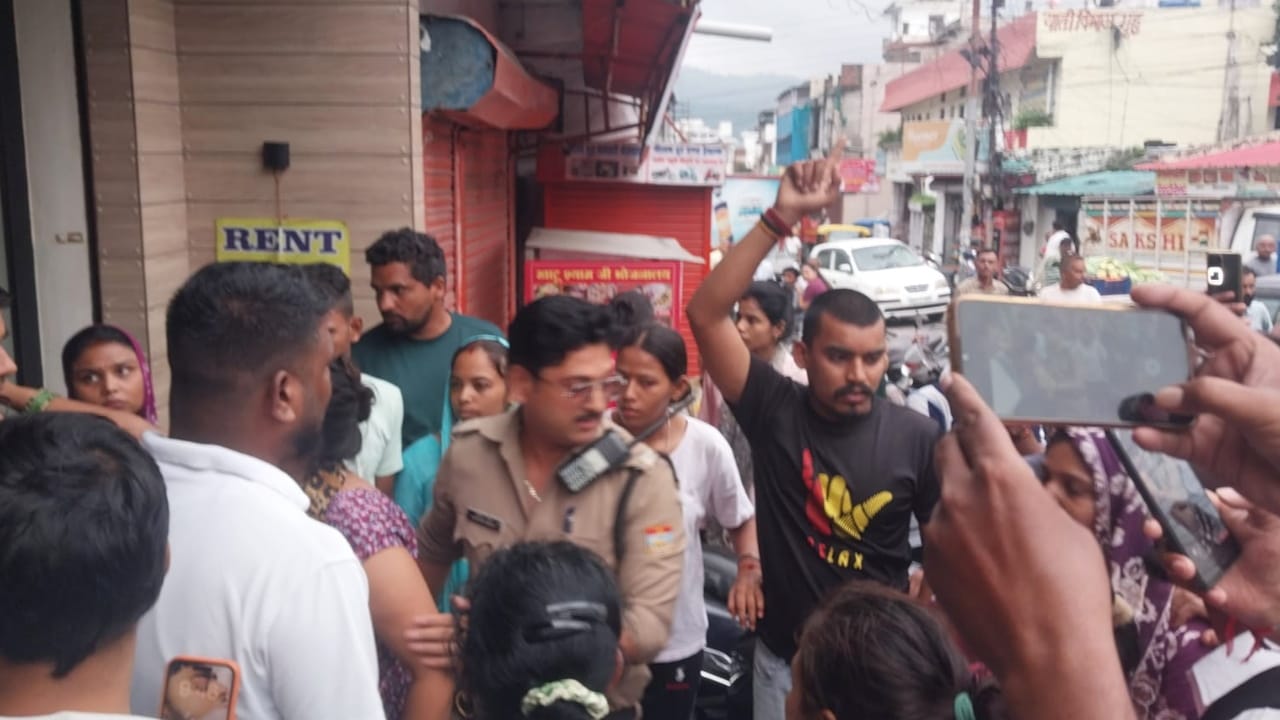 Rishikesh Minor Misdeed Case Angry Crowd Vandalises Hotel Owner Manager Under Scanner Uttarakhand news