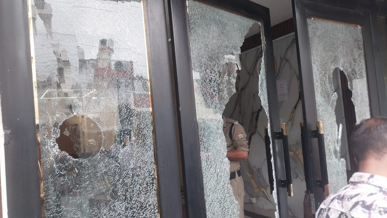 Rishikesh Minor Misdeed Case Angry Crowd Vandalises Hotel Owner Manager Under Scanner Uttarakhand news