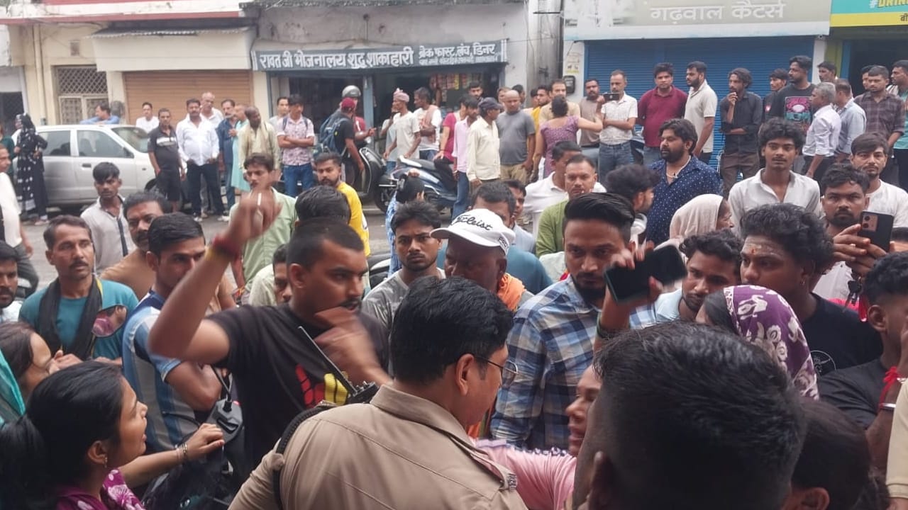 Rishikesh Minor Misdeed Case Angry Crowd Vandalises Hotel Owner Manager Under Scanner Uttarakhand news