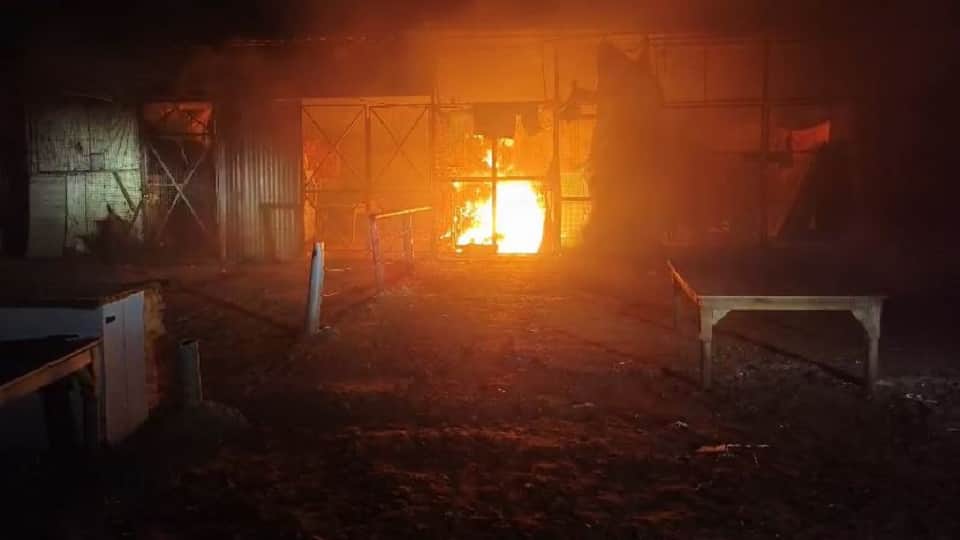 Massive fire breaks out at fruit shop in Agra Sikandra Mandi