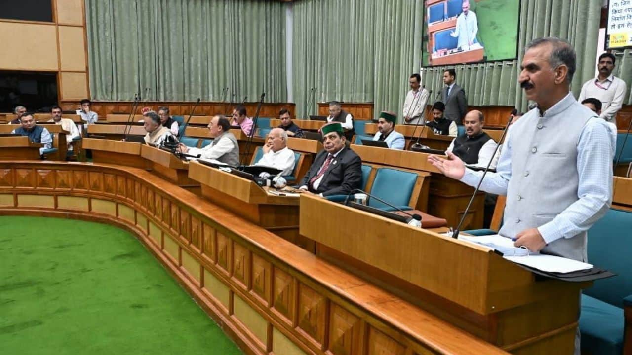 सदन में संबोधित करते हुए मुख्यमंत्री सुखविंद्र सिंह सुक्खू।
