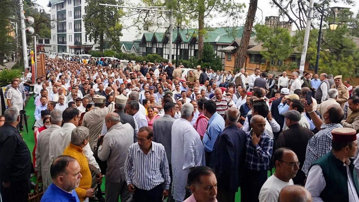 himachal pensioners protest shimla chaura maidan da dr arrears