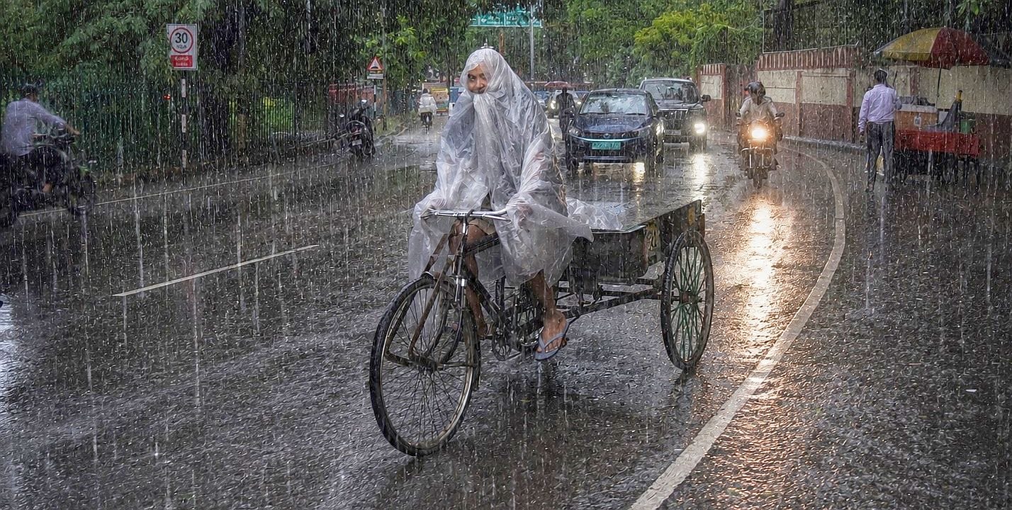 Lucknow: Capital drenched by rain on the very first day of September; waterlogging in several areas