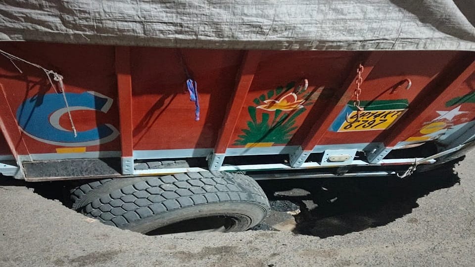 UP: Drunk driver crashes truck into society gate in Greater Noida, guard injured