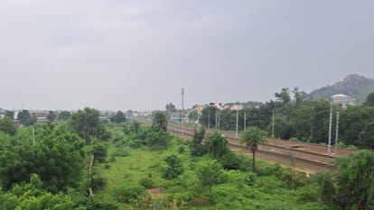 आसमान में छाये बादल।