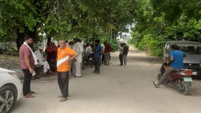 अस्पताल में पहुंचे परिजन
