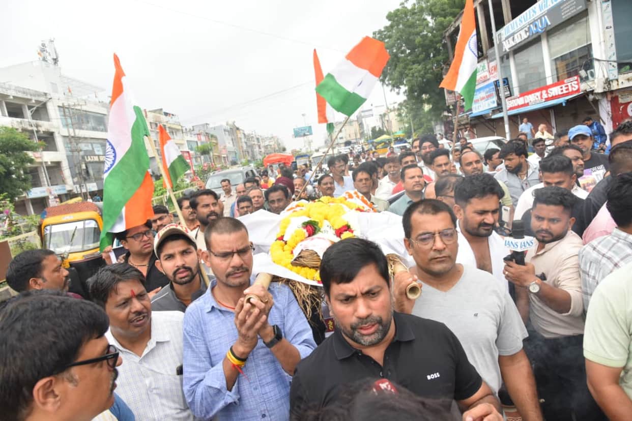 Protest against sealing: Kolar observes a shutdown, BMC's effigy taken out in a mock funeral procession; trade