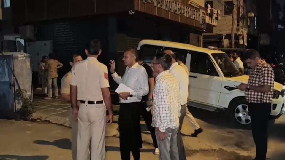 Elderly Rakesh Khanna murder case in Rohini solved four accused arrested motive was robbery