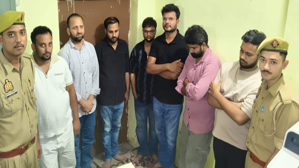 Kanpur: Raid on gambling den in flat; Police SOG team nabs seven