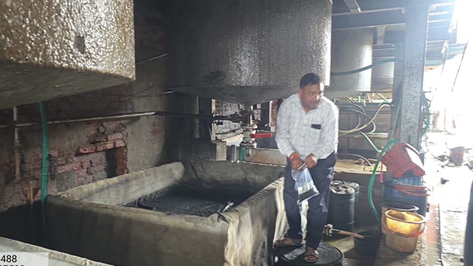 फैक्टरी में यूपी पीसीबी का छापा