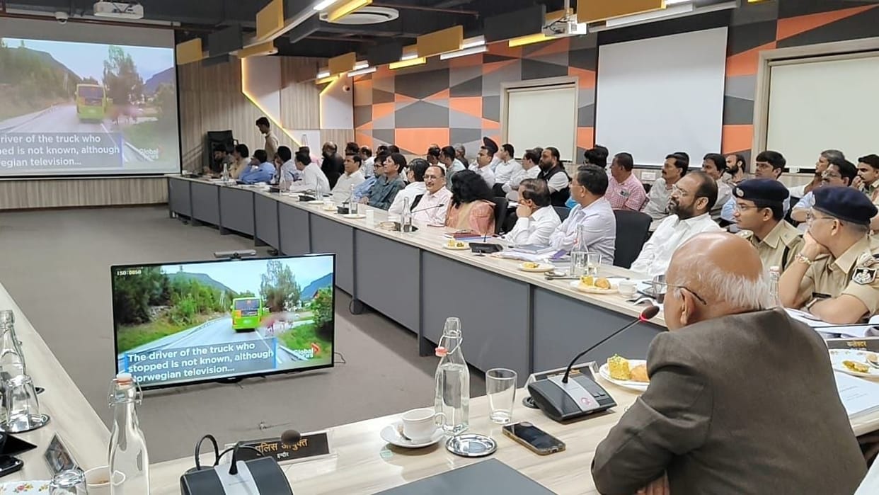indore-news-zero-fatality-district-road-safety-committee-meeting-justice-sabre