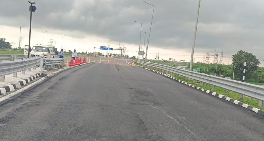 Unnao Repair work underway on the service road that caved in on the Ganga Expressway