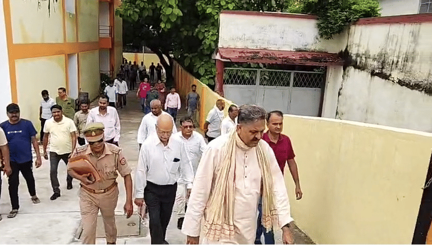 Afzal Ansari and his daughters arrived to take possession of the Dalibagh property following a court order.