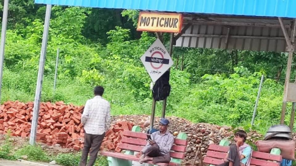 Accident at Motichur Railway Station Haridwar youth loses both legs while attempt to board  moving train
