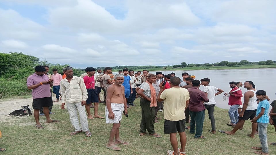 Elderly woman jumps into Yamuna River from bridge in Agra.