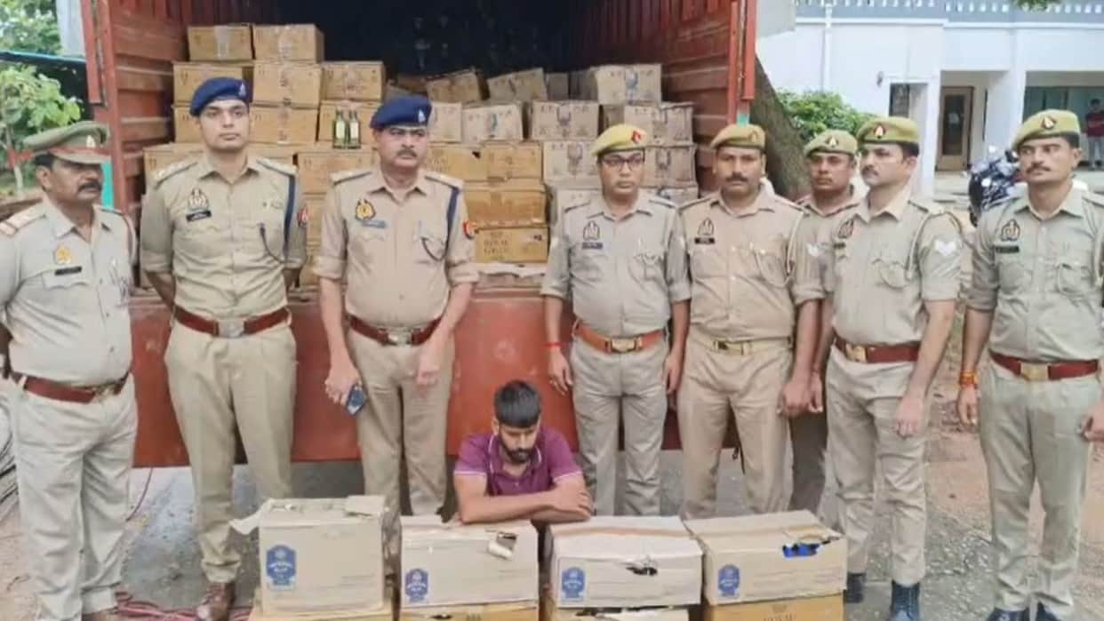 Sonbhadra Liquor 33 lakh transported to Bihar DCM truck seized smuggler arrested breakthrough during check