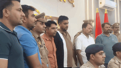 रिटायर्ड आईबी अधिकारी दो साथियों सहित गिरफ्तार