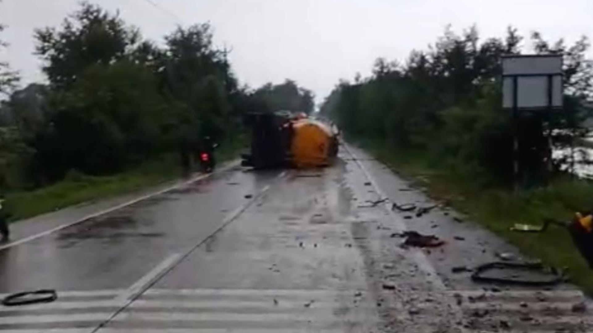 rewa sidhi bus bulker accident deaths injured rescue operation mp accident photos