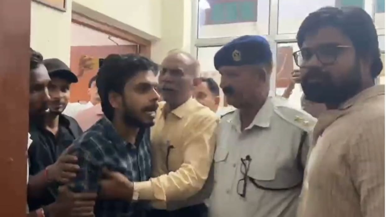 Altercation between security personnel and students outside the BHU Vice-Chancellor's Office in Varanasi