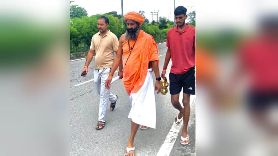 Mahant Arjun Nath Begins Foot Journey from Haridwar to Badrinath with Prayers for Yogi Adityanath