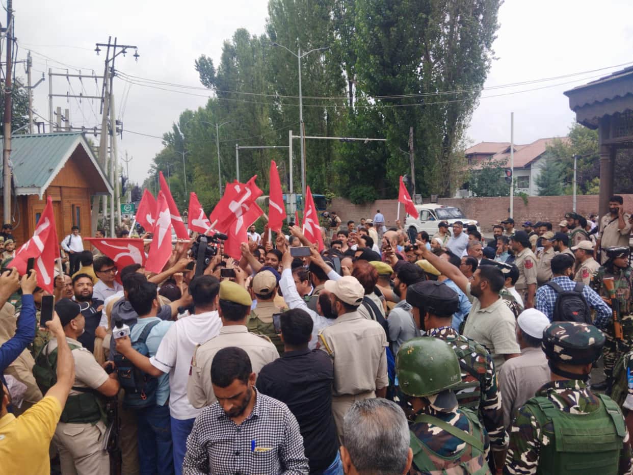NC leaders protest near BJP office in Srinagar, demand restoration of statehood Srinagar