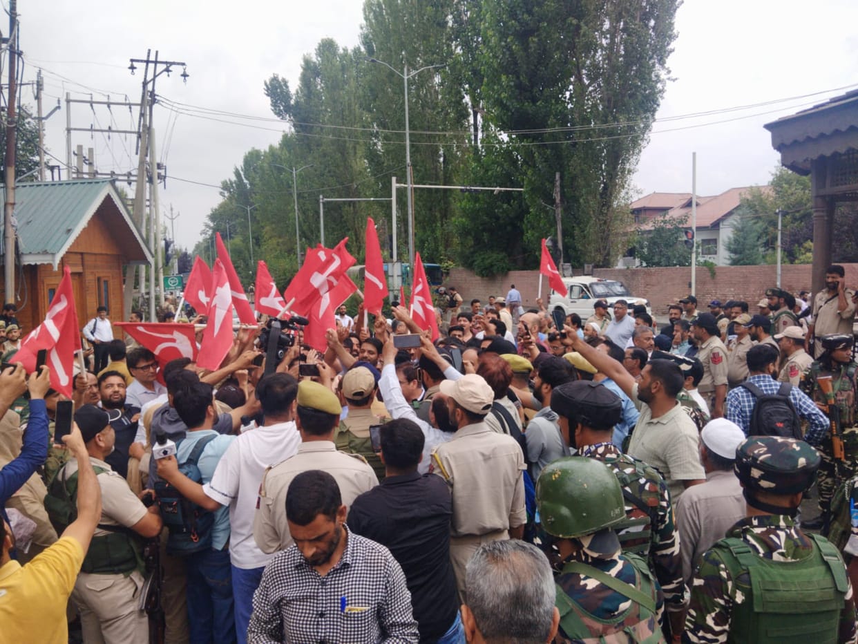 NC leaders protest near BJP office in Srinagar, demand restoration of statehood Srinagar