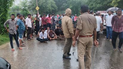 Youth dies due excessive bleeding after kidney stone surgery body placed on road causing traffic blockade