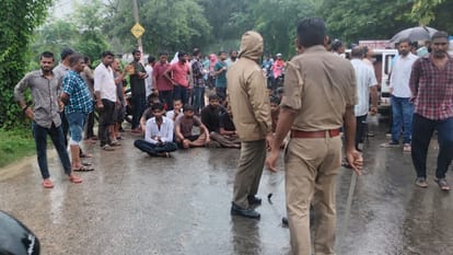 Youth dies due excessive bleeding after kidney stone surgery body placed on road causing traffic blockade