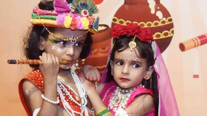 UP Braj arrives in Awadh on tiny feet; mischievous Radha and Kanha captivate hearts; 'Ghar-Ghar Radha-Kanha U