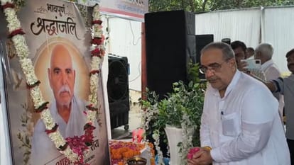 भूपेंद्र चौधरी ने दी श्रद्धांजलि