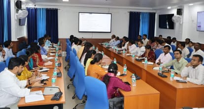 राजस्व (सर्वे) प्रशिक्षण संस्थान में अंचल अधिकारियों की समीक्षात्मक बैठक