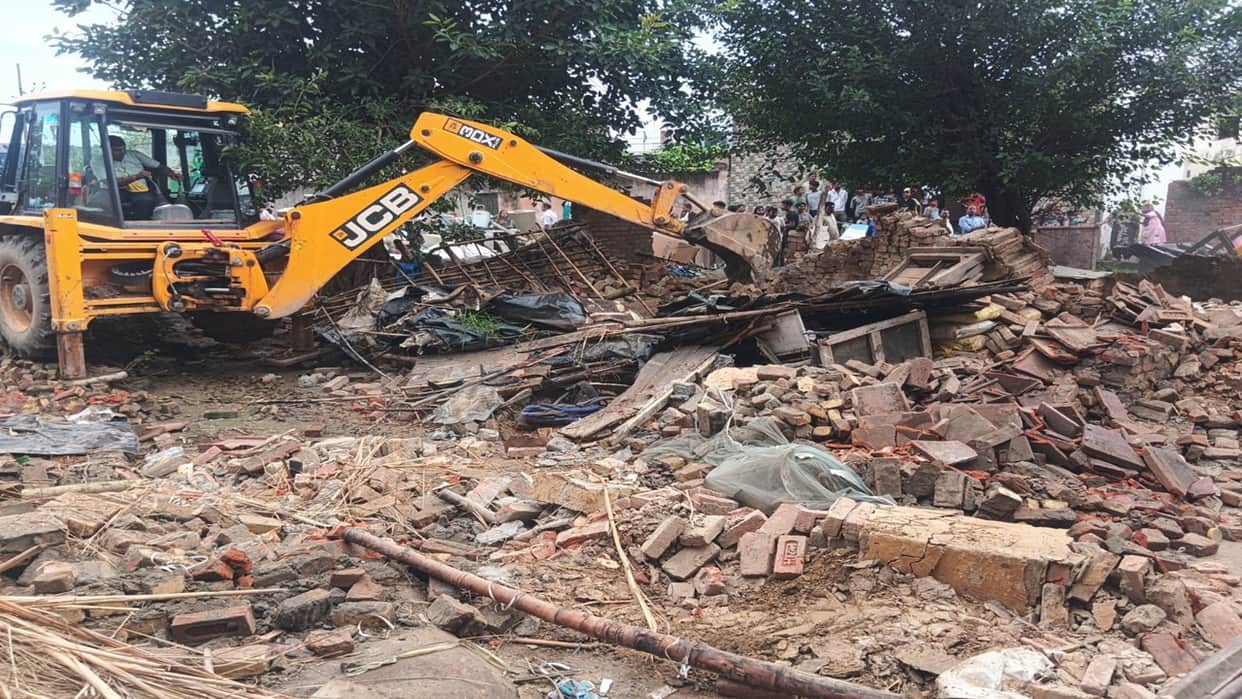 Illegal Imambara built on Municipal Corporation land demolished.
