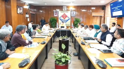 सीएम धामी की अध्यक्षता में सचिवालय में बैठक,
