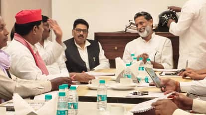 Gorakhpur SP leader Zafar Amin 'Dakku' is extremely close to Azam Khan news in hindi