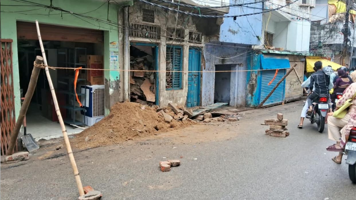 Azamgarh Roof of dilapidated house collapses woman injured under debris