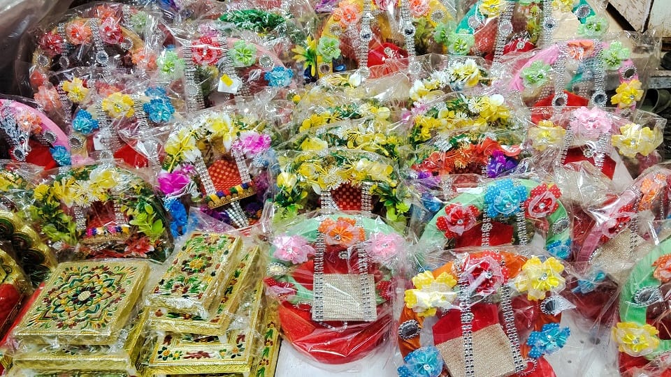 Markets Decked Up for Janmashtami, Special Kanha Outfits Arrive from Mathura, Rajkot and Nathdwara