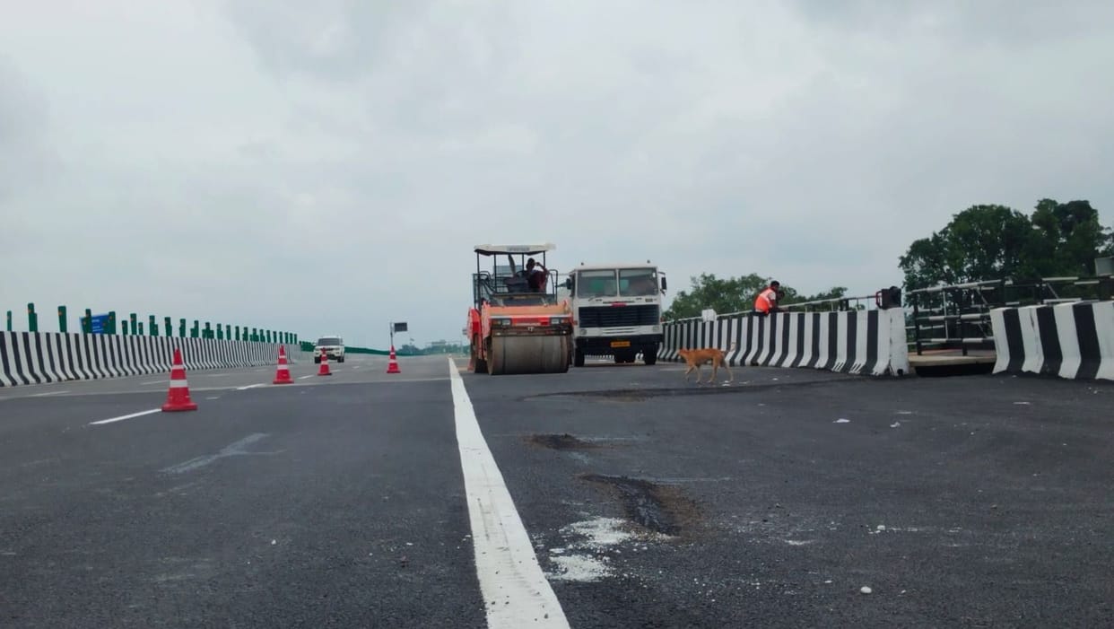 Unnao Condition of Kanpur Lucknow Expressway worsens soil caves in at four more locations