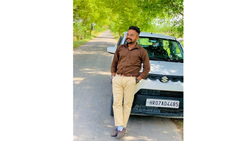 मृतक वीरेन की फाइल फोटो