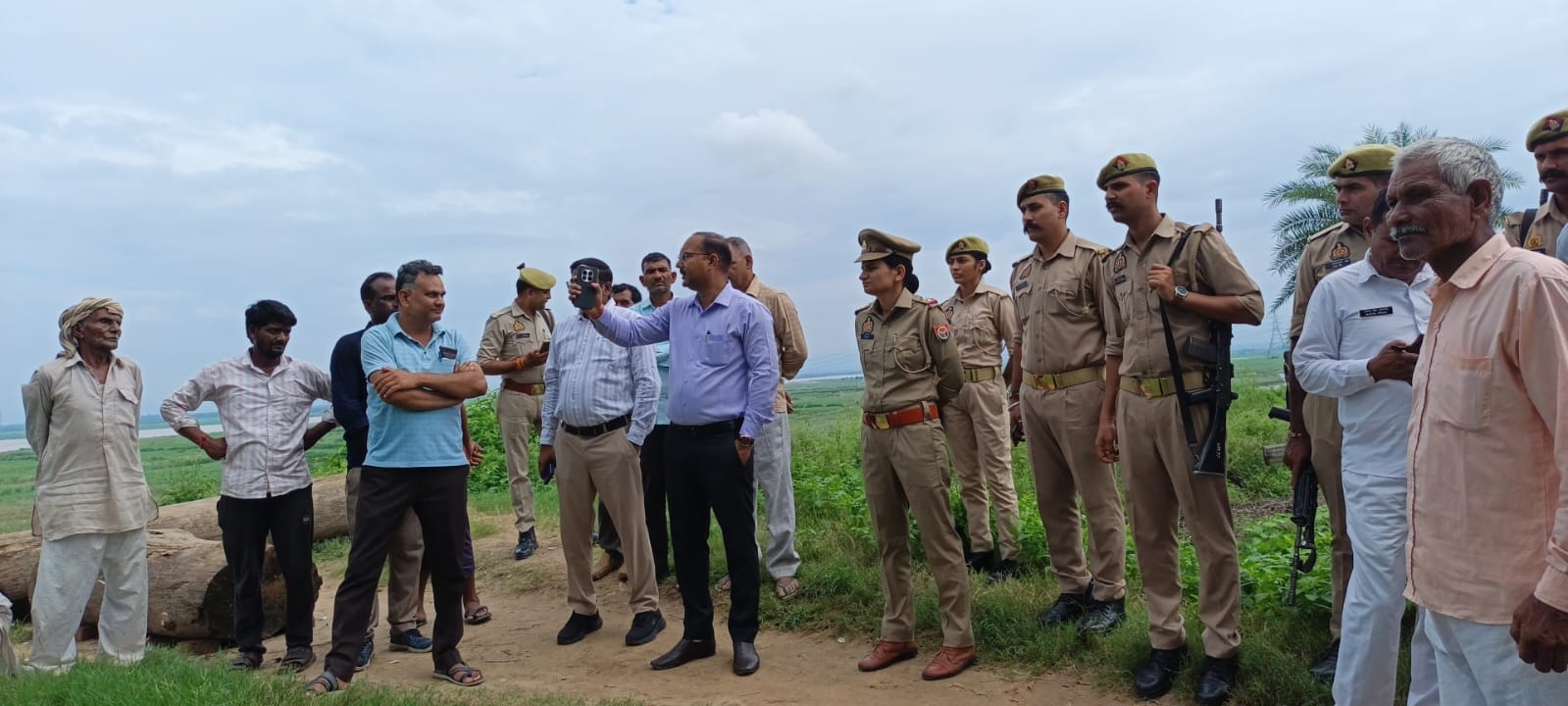 माैके पर माैजूद पुलिस व परिजन