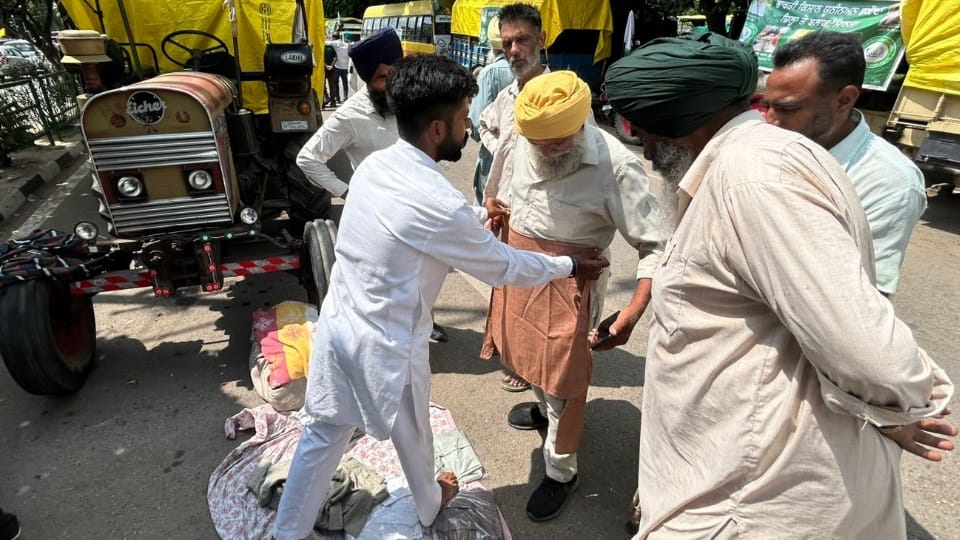 farmers protest in Mohali Lassi  langar kurta-pyjamas on sale