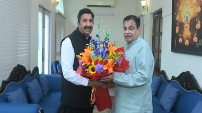 केंद्रीय मंत्री नितिन गडकरी से मिले उप मुख्यमंत्री मुकेश अग्निहोत्री।