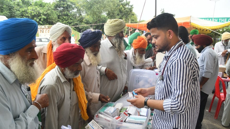farmers protest in Mohali Lassi  langar kurta-pyjamas on sale