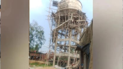 निर्माणाधीन पानी की टंकी